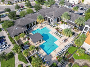 Chic spacious 2BA 2BR with views of pool